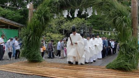 京都・平安一水作 京8号 赤糸縅 本漆塗合鉢 黒小札共吹き返し兜
